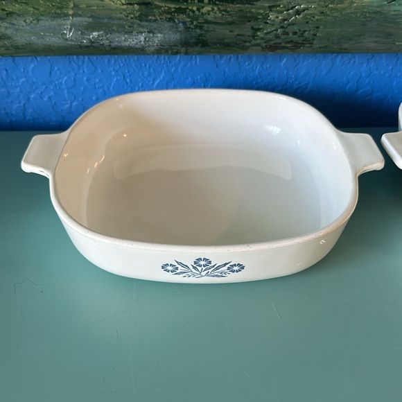 NO (4&5) 2 Corningware Cornflower 9 inch Casserole Dishes 1 Lid - Picture 3 of 5